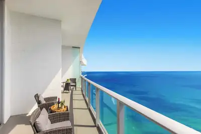 Image de 2br Ocean View Balcony & Pool