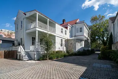 Image de Charming Charleston Getaway