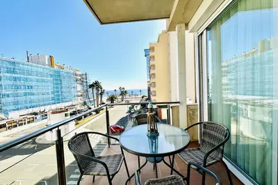 Image de Vive tus vacaciones perfectas Apartamento para 6 personas en la bahía de Roses