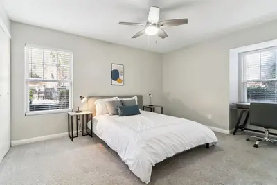 Image de 400 Winchester 601 l 2 Bed 2 Bath Newly Furnished