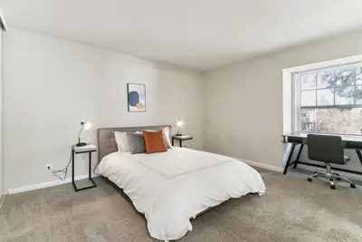 Image de 400 Winchester 2 Bed 2 Bath Newly Furnished