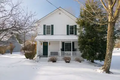 Image de This house is a 4 bedroom(s), 1. 5 bathrooms, located in Manchester, Vt.