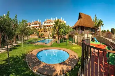 Image de Oasis - Fantastic 2 bedroom apartment 2 minutes from the golf course