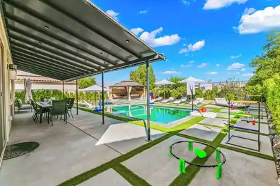 Image de 12 Beds, Pool table, Ping Pong, Volleyball+Basketball