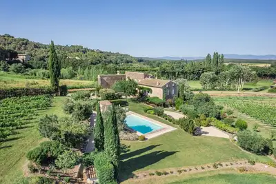 Image de les Marcelines, propriété de caractère avec piscine chauffée et vue