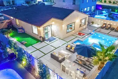 Image de New Pool+Spa+Games+Large Bbq+Designer+Beautiful