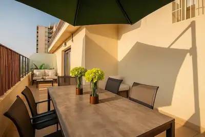 Image de Mamad! Beachside Duplex | 2br w/ Huge Terrace | By Sweetyguest