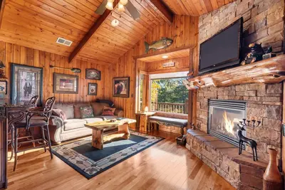 Image de The Cabin at Rock Canyon + Free Tickets