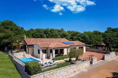 Image de Villa Bella Vista Poletti - belle villa avec grand jardin, piscine, aire de jeux et belle vue sur la mer
