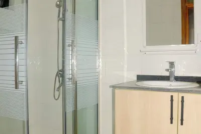 Spacious apartment w/easy access to shopping, museums, restaurants and more!