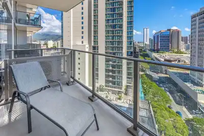 Image de Sky Ala Moana #1701: Modern 2br Condo w/ Ocean Views & Resort Amenities