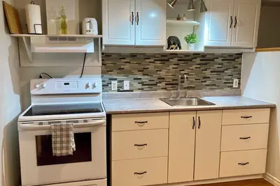 Image de Dog Friendly Bracebridge Suite — Walking Distance to Historic Main Street!