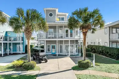 Image de Coastal Fantasea - Main House + Guest House, Private Pool, Golf Cart Included!