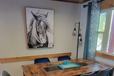 Image de Charming 4-bedroom house in Oakland WiFi, Foosball table, game console, hot tub