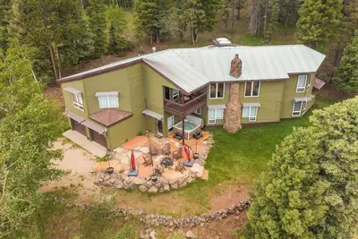 Image de Beautiful Views, Hot Tub, Firepit, 3 King Bedrooms, Woodstove w/Wood, Bunkroom