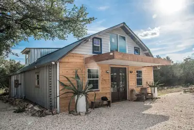 Image de ⭐️Rustic Hill Country Barn retreat on acreage⭐️