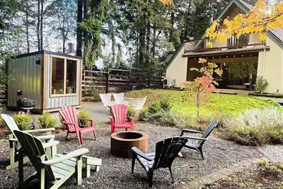 Image de The Perfectly Peaceful Wildflower house & Daisy the Travelux Trailer