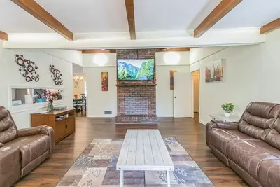 Image de 472) Massive 5 bedroom!