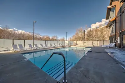 Image de High rise Lux 2-B apartment near Canmore Banff-Pool -hot tub- gym -
