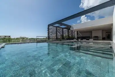 Image de Lux 2br w/ Rooftop Pool, Close to Beach