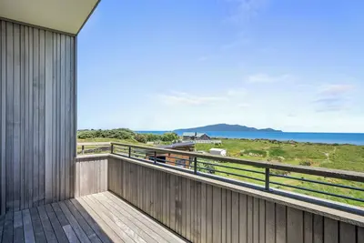 Image de Sunset Over Kapiti - Waikanae Holiday Home
