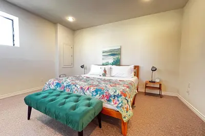 Image de Spacious 3 full baths 10 beds 3-story house with private backyard in Del Valle
