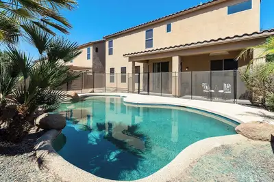 Image de Royalty in Black & White w\/ Pool, 11 Bd & Games