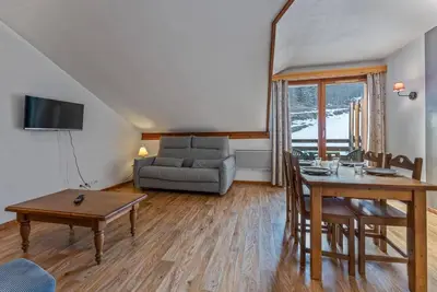Image de À 40m des pistes de ski, 2ème étage, vue pistes de ski, piscine, sauna, balcon, télévision