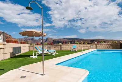 Image de Villa Monte Leon Deluxe | Monte León, Gran Canaria | Luxurious Seclusion | Private Heatable Pool | Stunning Mountain Views | Sleeps Up to 12 Guests