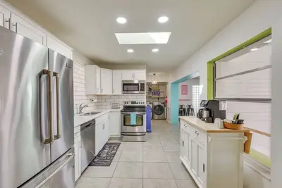 Image de 4 Mi to Riverwalk: Bradenton Home w/ Game Room