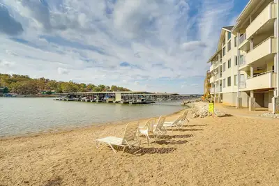 Image de Lakefront Osage Beach Condo w/ Water-View Balcony!