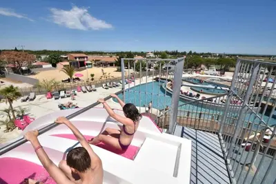 Image de ZEcamping 4* animé 2km plage parc aquatique locatif Tv clim 33m2