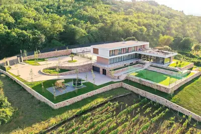 Image de New! Villa Excelsior with Conference Room and Family Suites for Groups up to 20 Guests