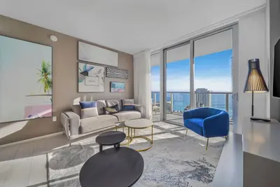 Image de Into the Blue: Exploring Miami's Sunkissed Haven