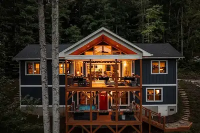 Image de New, Luxury, 5 mi to Ashville, HotTub, Mountain Views, Fire Pit