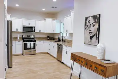 Image de New build! Pool / 3bd / 3ba / Sleeps 7 / Views
