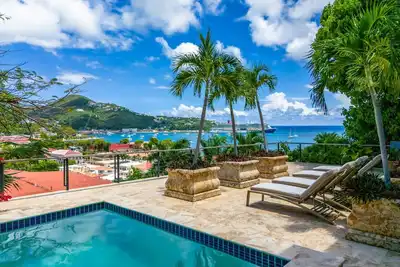 Lissette Manor - 5br historical estate next to The Pink Palm Hotel downtown!