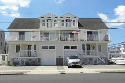 Image de 5 Bedroom Home in Sea Isle only a Few Houses From the Beach