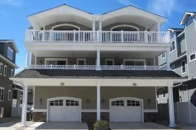 Image de Beautiful Sea Isle Home that Sleeps 16!
