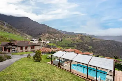 Image de Maison de campagne \"La Picarota\" avec vue sur la montagne, piscine et jardin