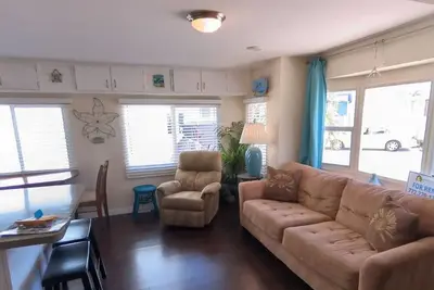 Image de adorable 2 bedroom 2 full bath beach bungalow Located on Nettles Island Fl