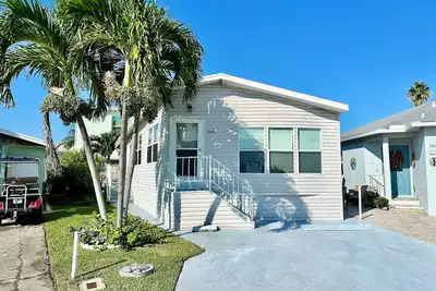 Image de Very Comfortable  2 bedroom 1 bath beach house. Fully equipped kitchen