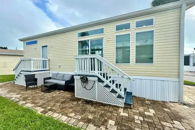 Image de Enjoy paradise in this amazing 1 bedroom 1 bath beach bungalow.