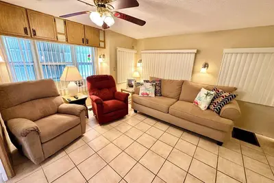 Image de Enjoy this adorable 2 bedroom 1 bath beach house located in Nettles Island!