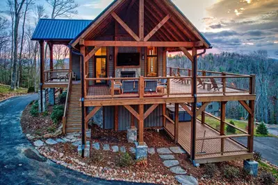 Image de The Dire Wolf at Eagles Nest - hot tub, views, outdoor fireplace