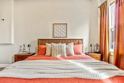 Image de Work, Relax, Unwind: Loft Stay!