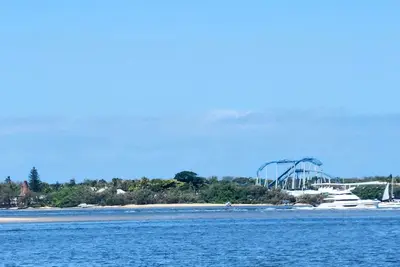 Private Resort: Opposite the Broadwater -Gym-Pool-Spa-Boating-Fishing-Surfing