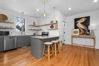 Image de Modern Farmhouse Flat with Brewery Next Door!