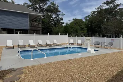 Image de Dog Friendly Home with New Pool & Fun Game Room w/ Outside Tiki Bar & Ping Pong