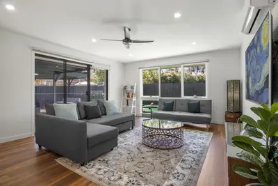 Image de Spacious 3-Bed House with Outdoor Dining & Bbq